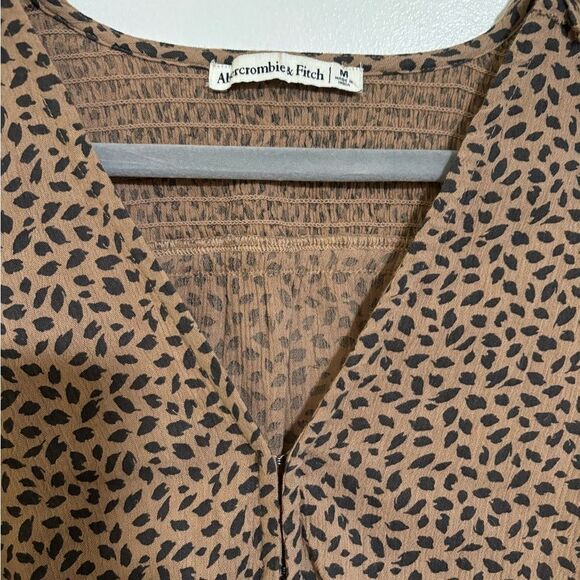 Abercrombie & Fitch Leopard Print Smocked V-Neck Cropped Top Size Medium - Picture 2 of 6